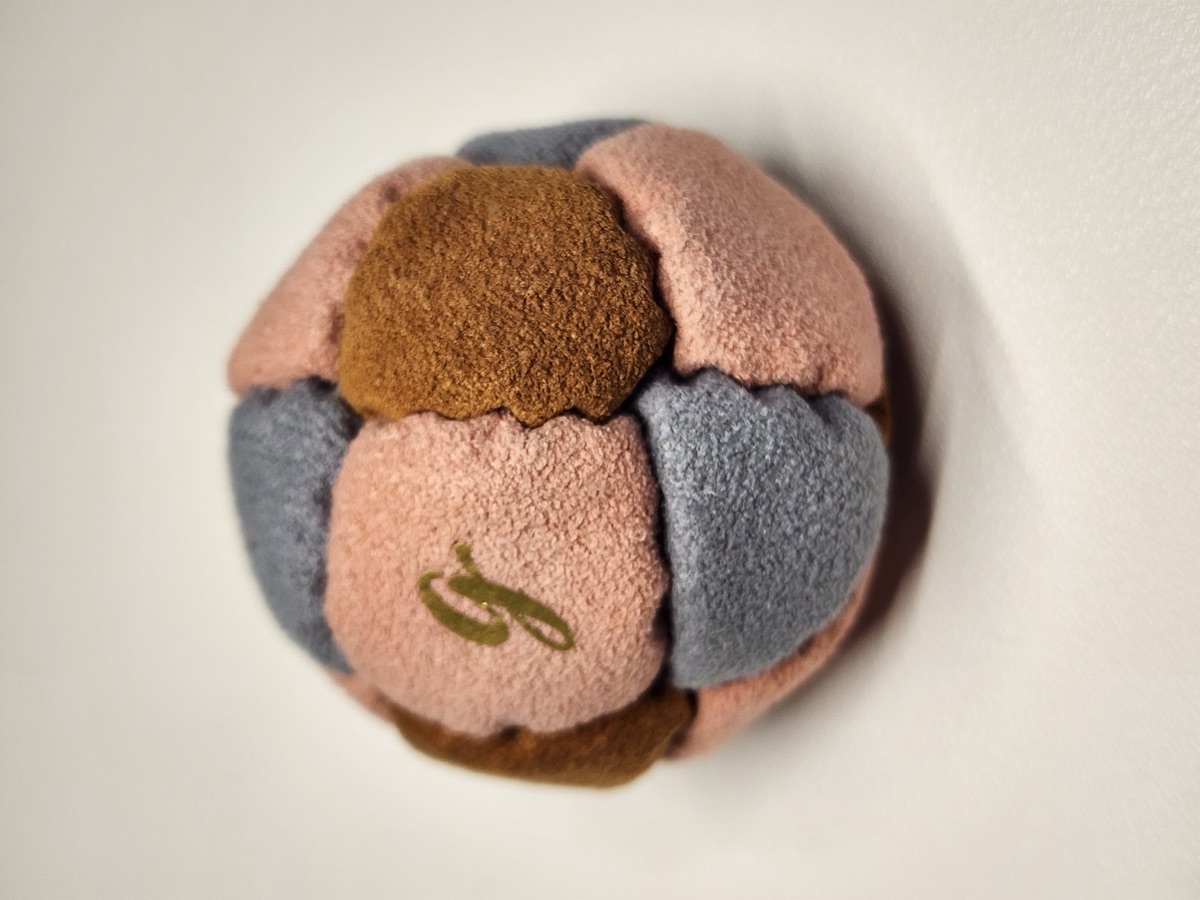 14-Panel Footbag by G (#81) — Stitched by freestyle player G. A 14-panel pro freestyle bag made from a mix of Ultrasuede LT and LX — the gold standard fabrics for freestyle footbags. 14 panels, 2 inch, 65g.