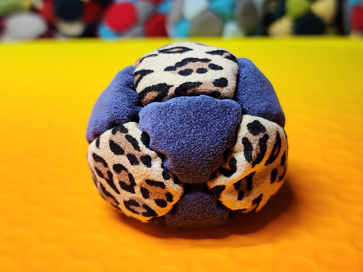 14-Panel Footbag by Hacky Snack (#39) — Stitched by freestyle player Hacky Snack. The real deal — made from Ultrasuede LT, hand-stitched by a player, tuned for freestyle. 14 panels, 1.8 inch, 67g.